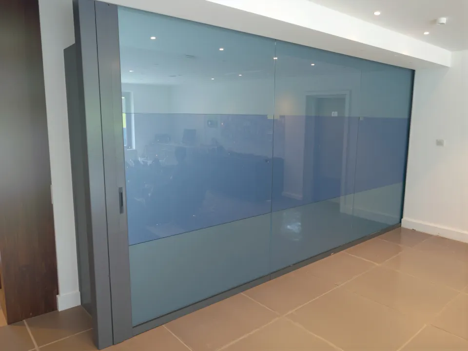 Closed pocket slider